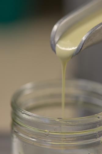 La crème est extraite par centrifugation