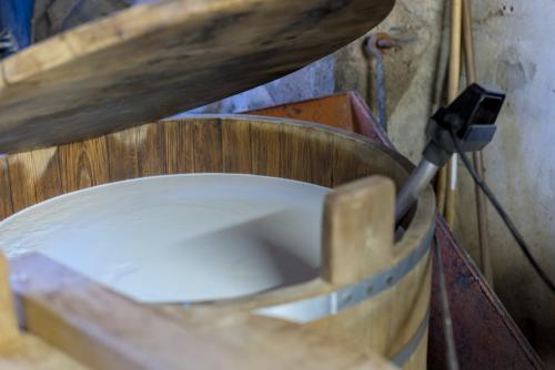 La gèrle est pleine de lait. 